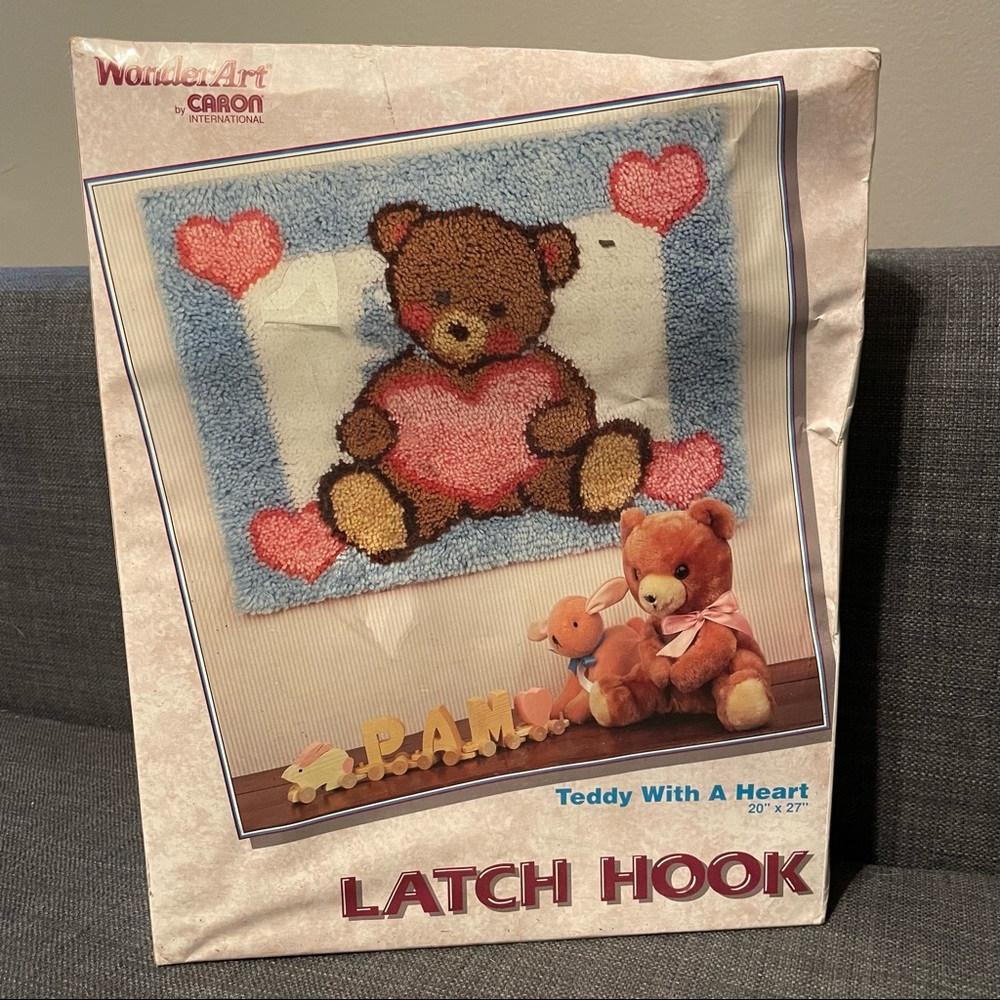 WonderArt Latch Hook Kit 20” x 27” Rug 4269 Teddy Bear with Heart